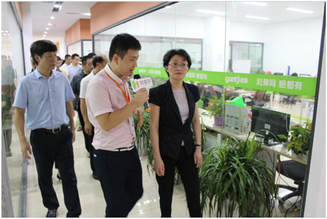 重庆市九龙坡区区委书记一行到访重庆雨林创客邦 - 火炬孵化官网